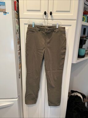 Chicos Pull-On Green Slacks size 2=12/14